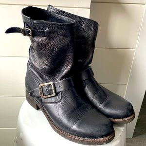 Like new Frye Veronica moto booties